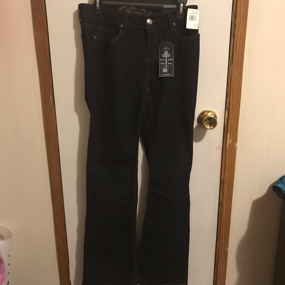 A pair of brand new jean I cannot fit